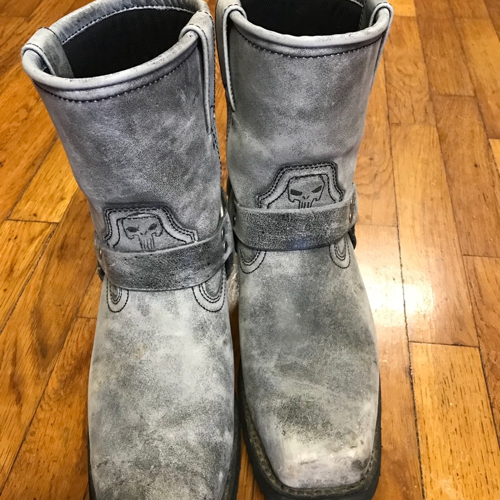 Pair of boots